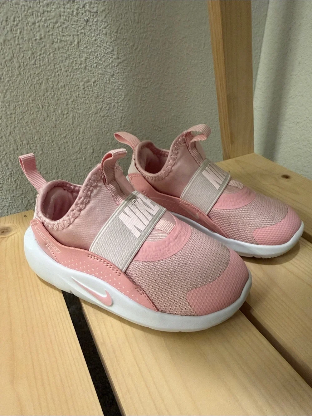 Nike Flex Runner 4 - 7C toddler pink running shoes
